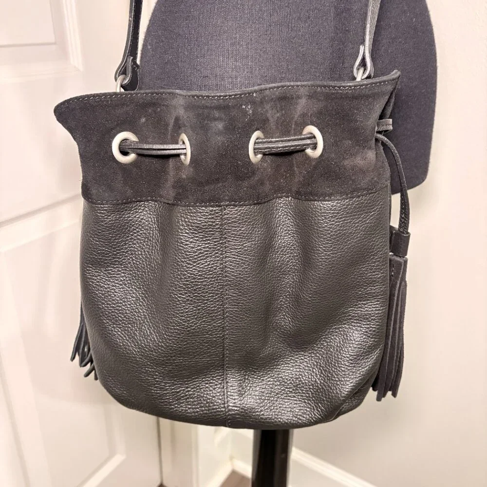 Italian 100% Leather Bucket Bag with Suede Fringe Tassels, Black - Picture 3 of 13